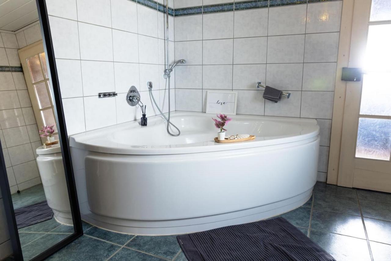 Vulkan-Lodge Ferienhaus Rieden  Экстерьер фото